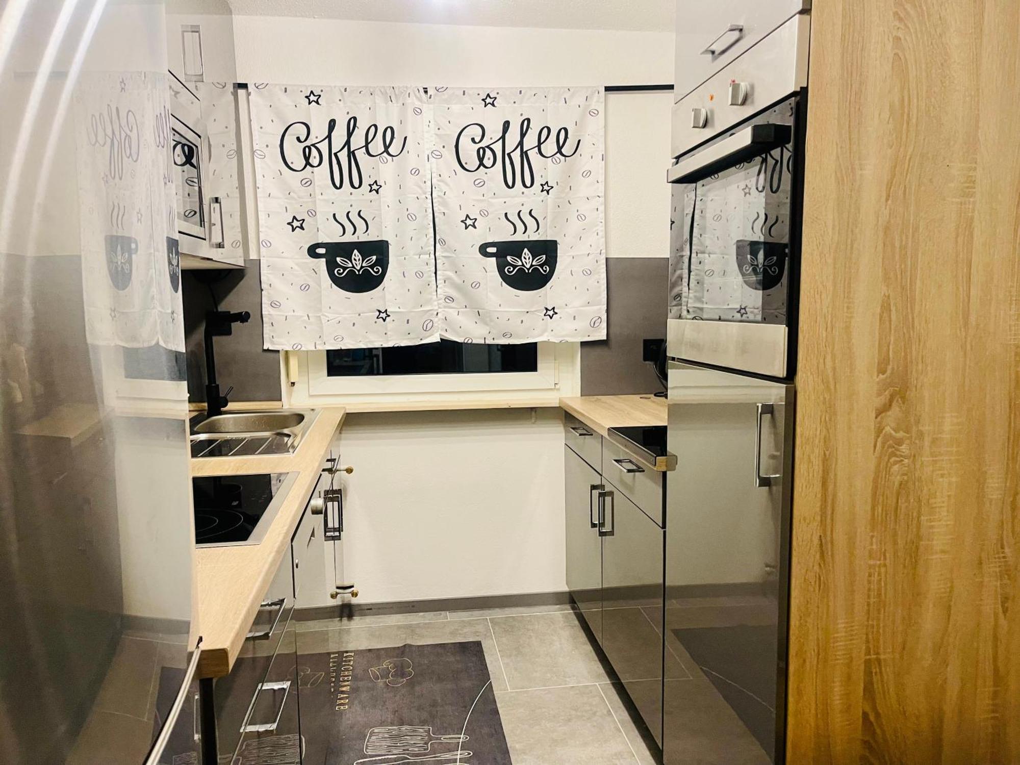 Gracehomes - Garage, Free Coffee, Airport, Messe, Stuttgart, Wifi Up To 6 Guests Apartment *