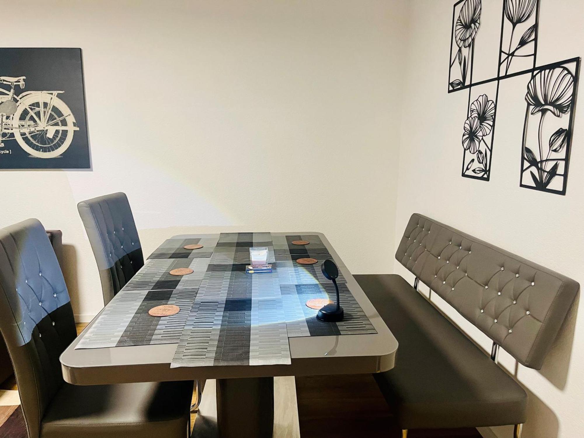 Gracehomes - Garage, Free Coffee, Airport, Messe, Stuttgart, Wifi Up To 6 Guests *