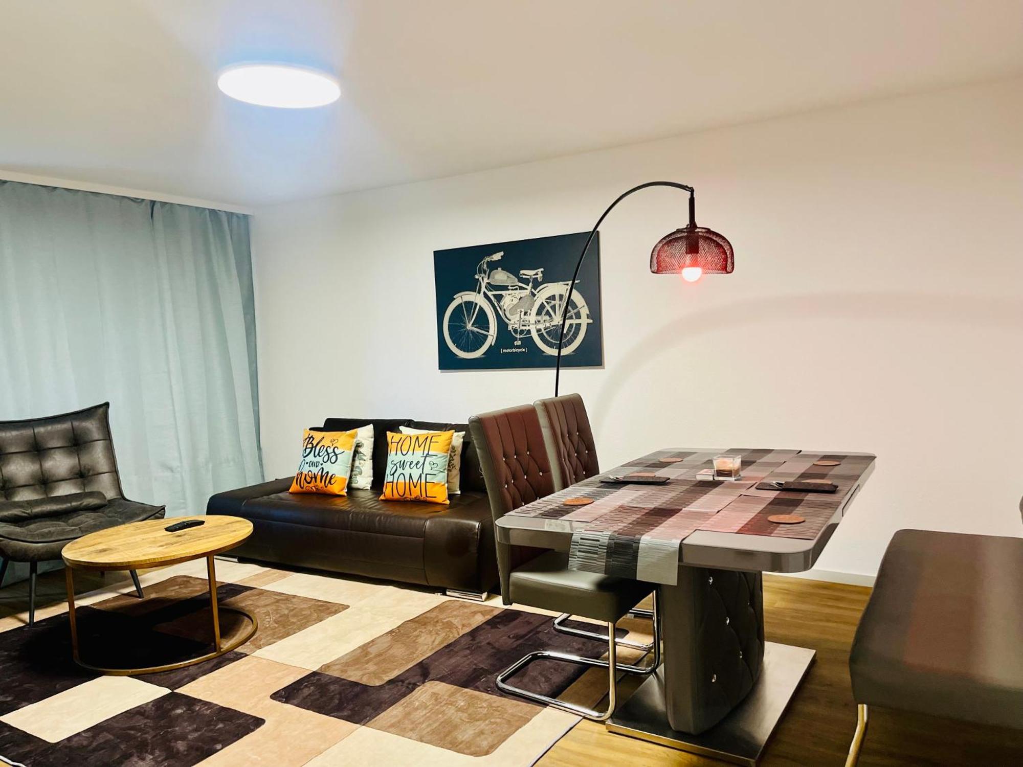 Gracehomes - Garage, Free Coffee, Airport, Messe, Stuttgart, Wifi Up To 6 Guests
